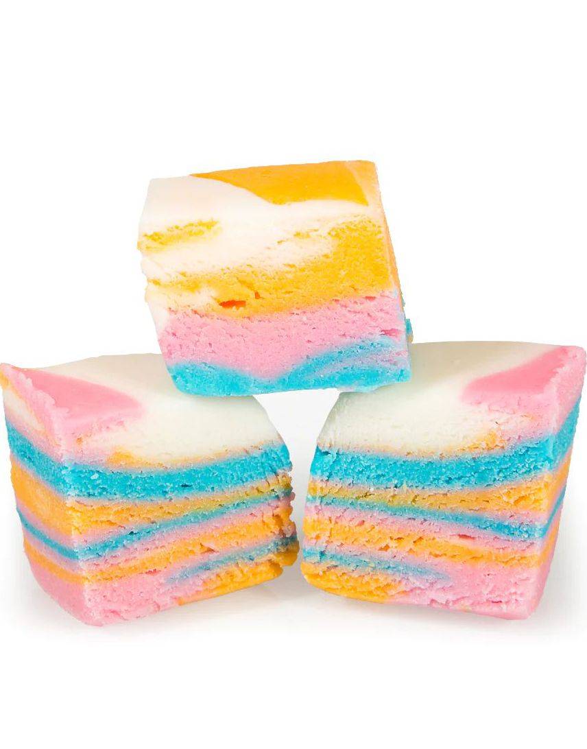 2 kg Ask med Fudge Factory Bubblegum - Fudge med Bubblegum-smak - Flerfärgad