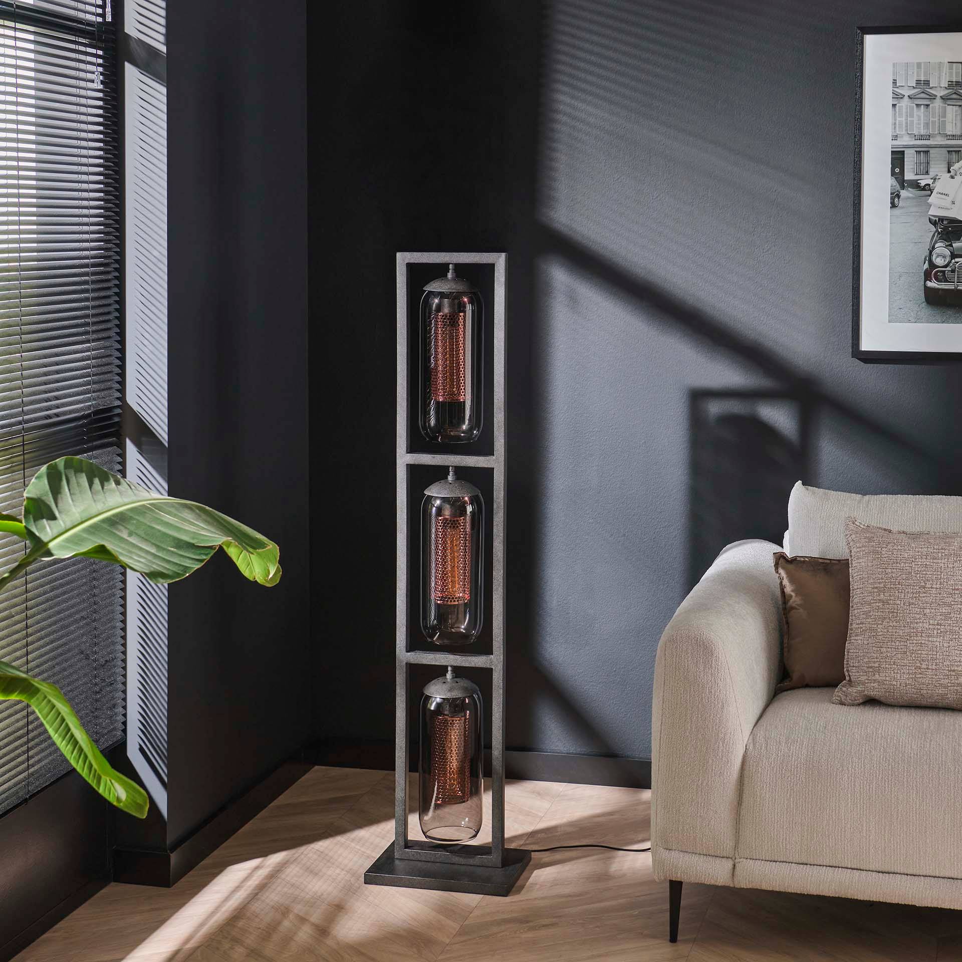 Big-Smoke - Gulvlampe i røgfarvet glas og kobber, højde 158 cm. Levering med pære(r)