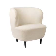 Gubi - Stay Lounge Chair Fully Upholstered, Small, Wooden Legs Black Stained Oak Matt Lacquered, Fabric Cat. 3 Gubi Harp 024 Ivory - Fåtöljer - Space Copenhagen - Röd - Trä/Textilmaterial/Skum