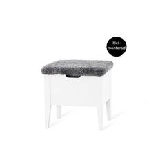 Klinte bänk 45 cm vitlack med äkta fårskinn