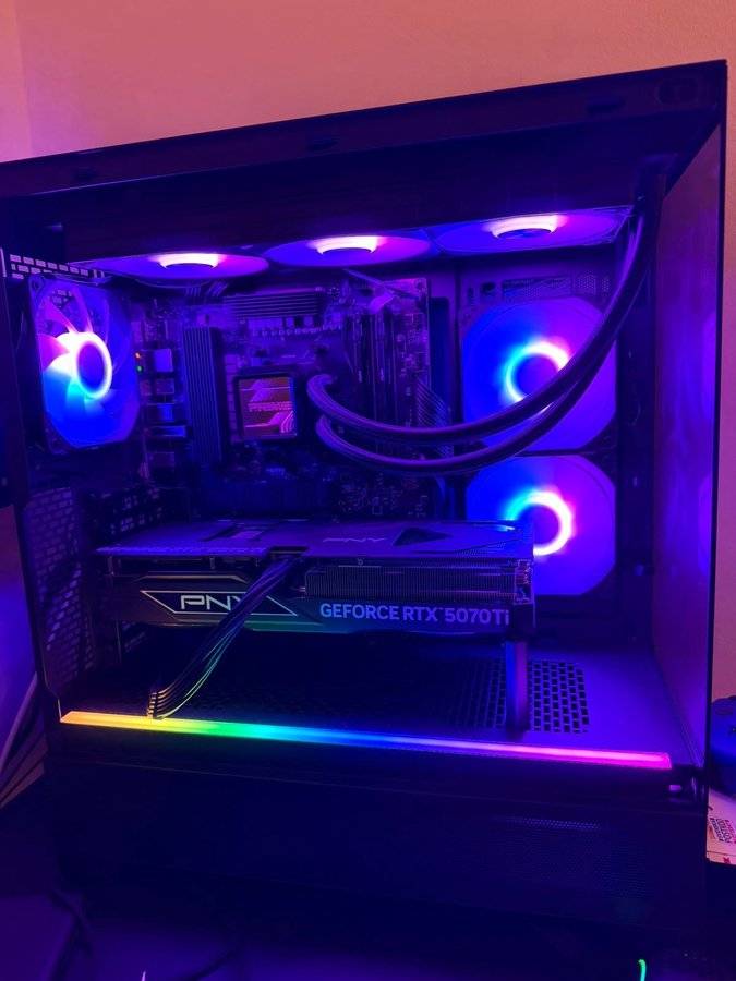 Stationär dator med RTX 5070 Ti
