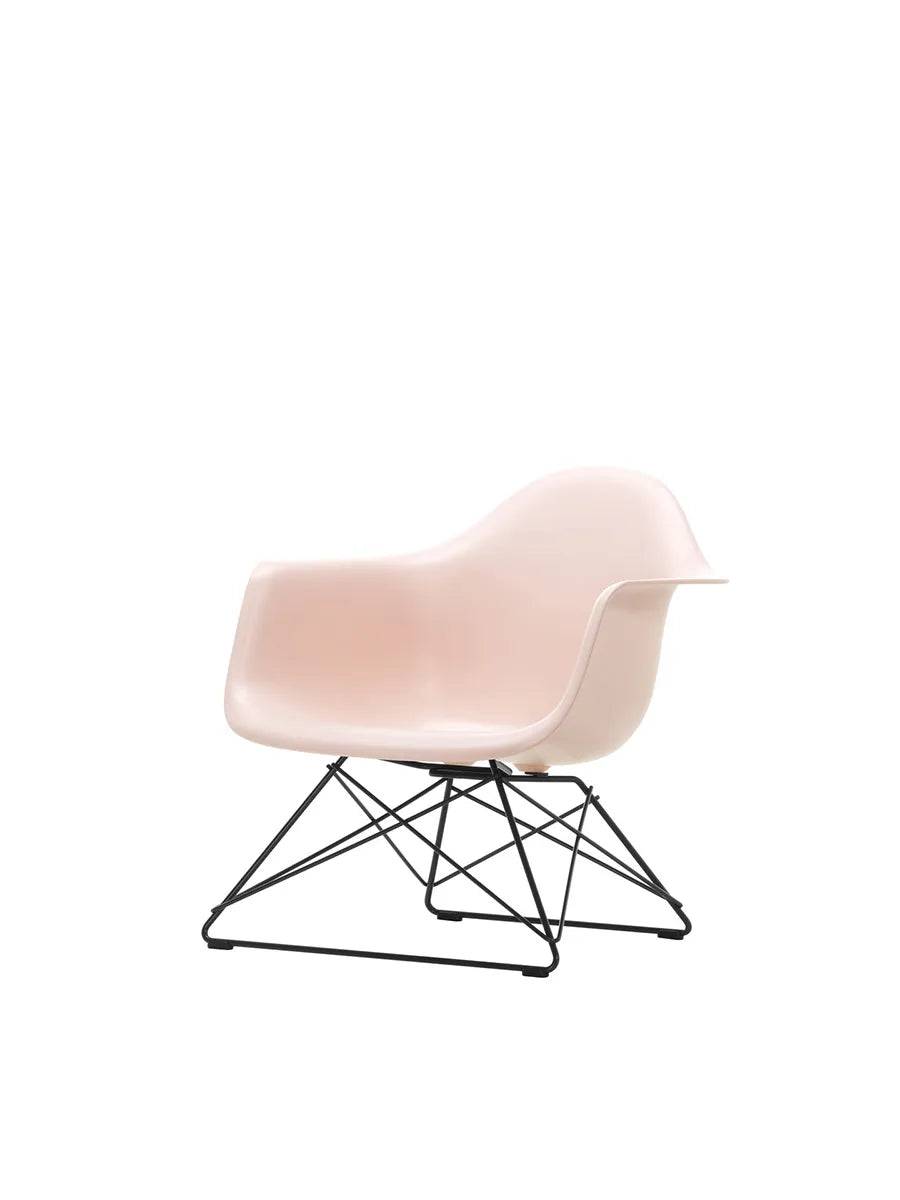 Eames Plastic Armchair LAR, sortlakeret fra Vitra Pale Rose - Jacobsen Plus