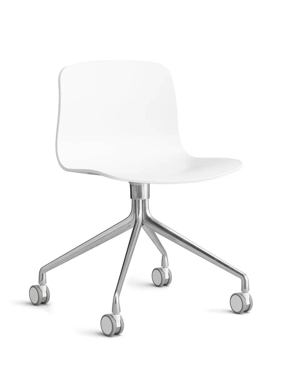 About a Chair AAC14 fra Hay White / Poleret aluminium - Jacobsen Plus
