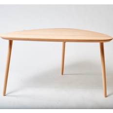 CT 10 - Sofabord i massiv bøg med organisk trekantet form og størrelse 80 x 60 cm Højde 45 cm Ubehandlet
