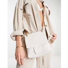 Urbancode - Råhvid crossbody-taske med kædedetalje i læder - One Size