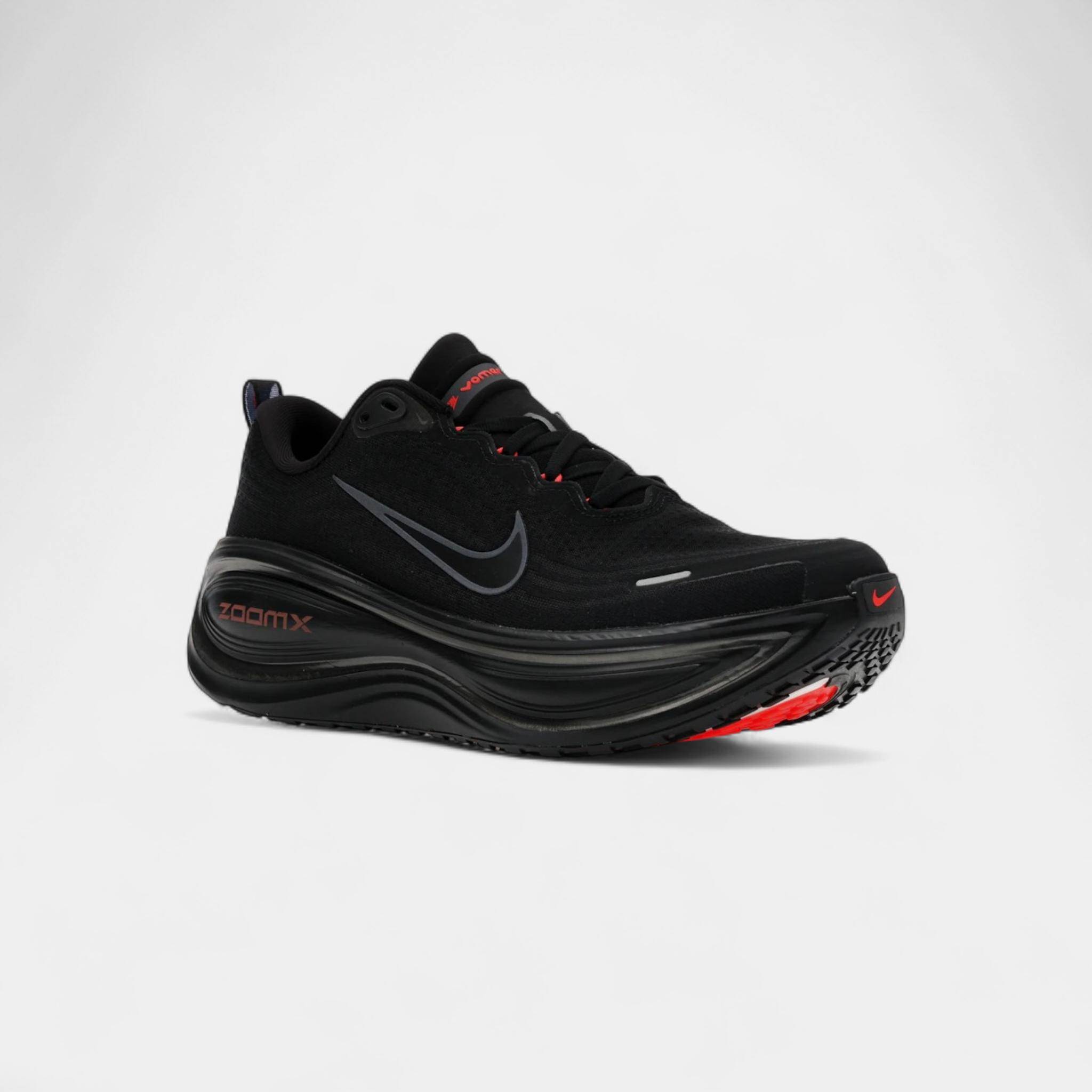 Nike Vomero Plus Svart Ljus Karminröd 46 svart