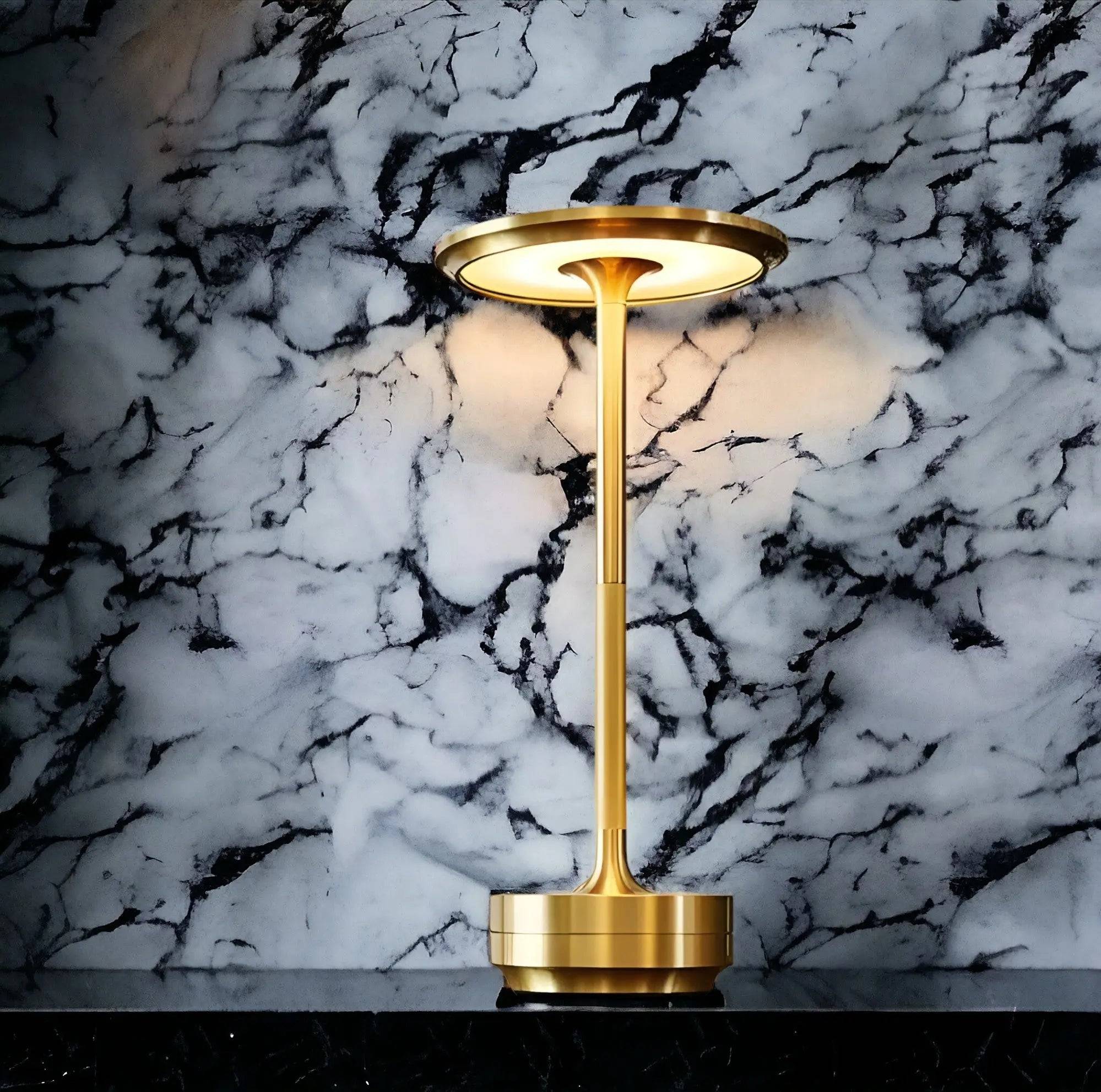 Elegant Trådlös Bordslampa med Touchkontroll och Föränderliga Ljuss färger - Guld