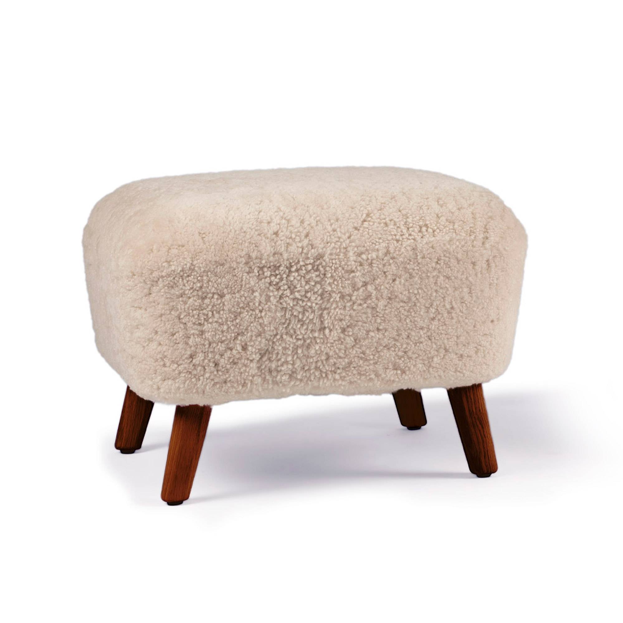 Mazo - TMBO Pouff Sheepskin Moonlight / Walnut - Fotpallar - Magnus Læssøe Stephensen - Trä