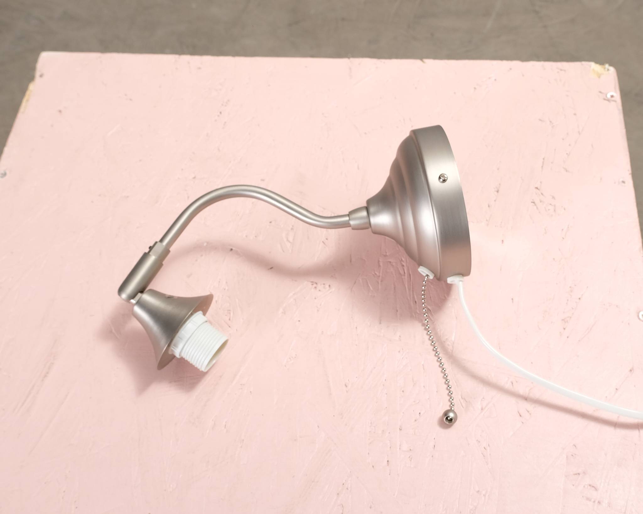 Vägglampa i metall