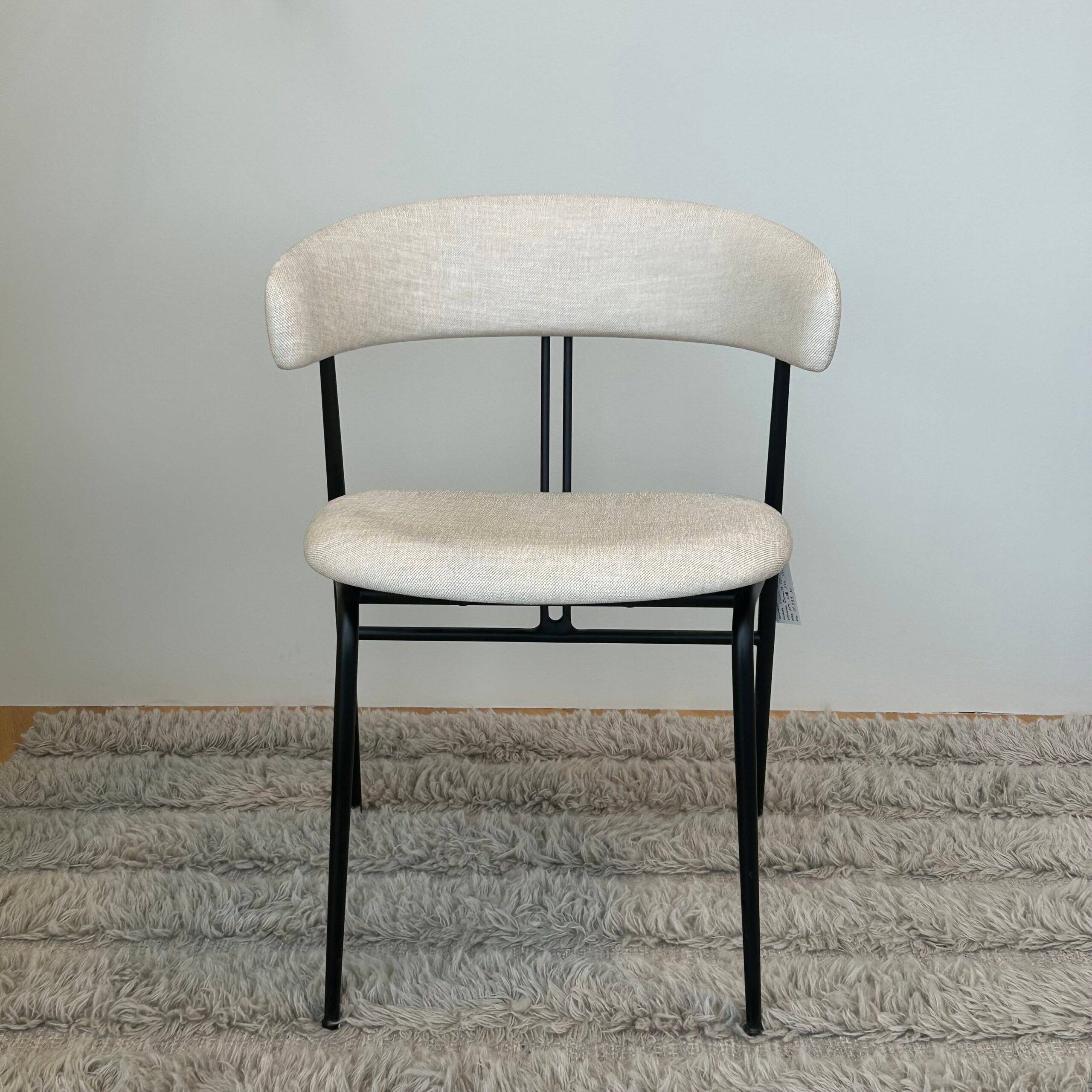 Gubi | Violin Chair Demo