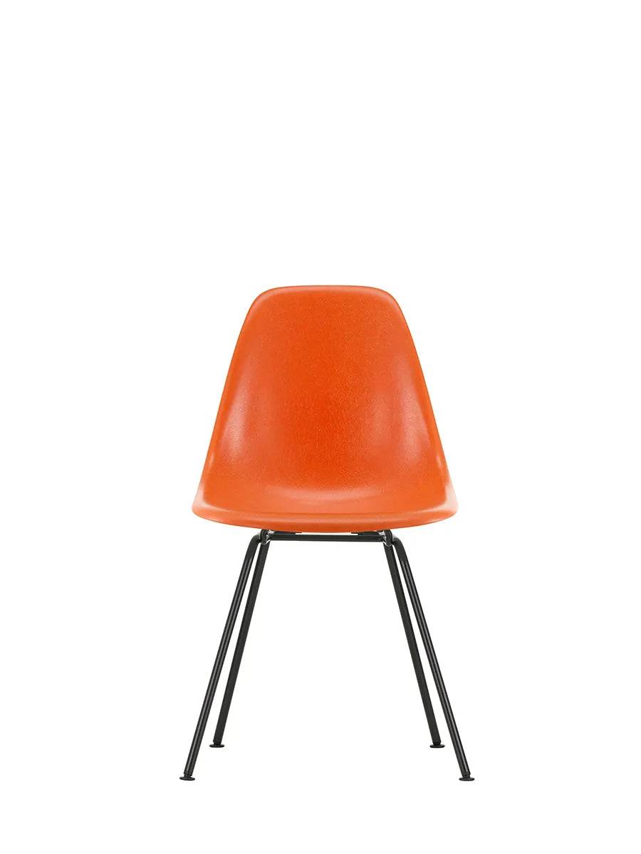 Eames Fiberglass Chair DSX, sortlakeret fra Vitra Eames Red Orange - Jacobsen Plus