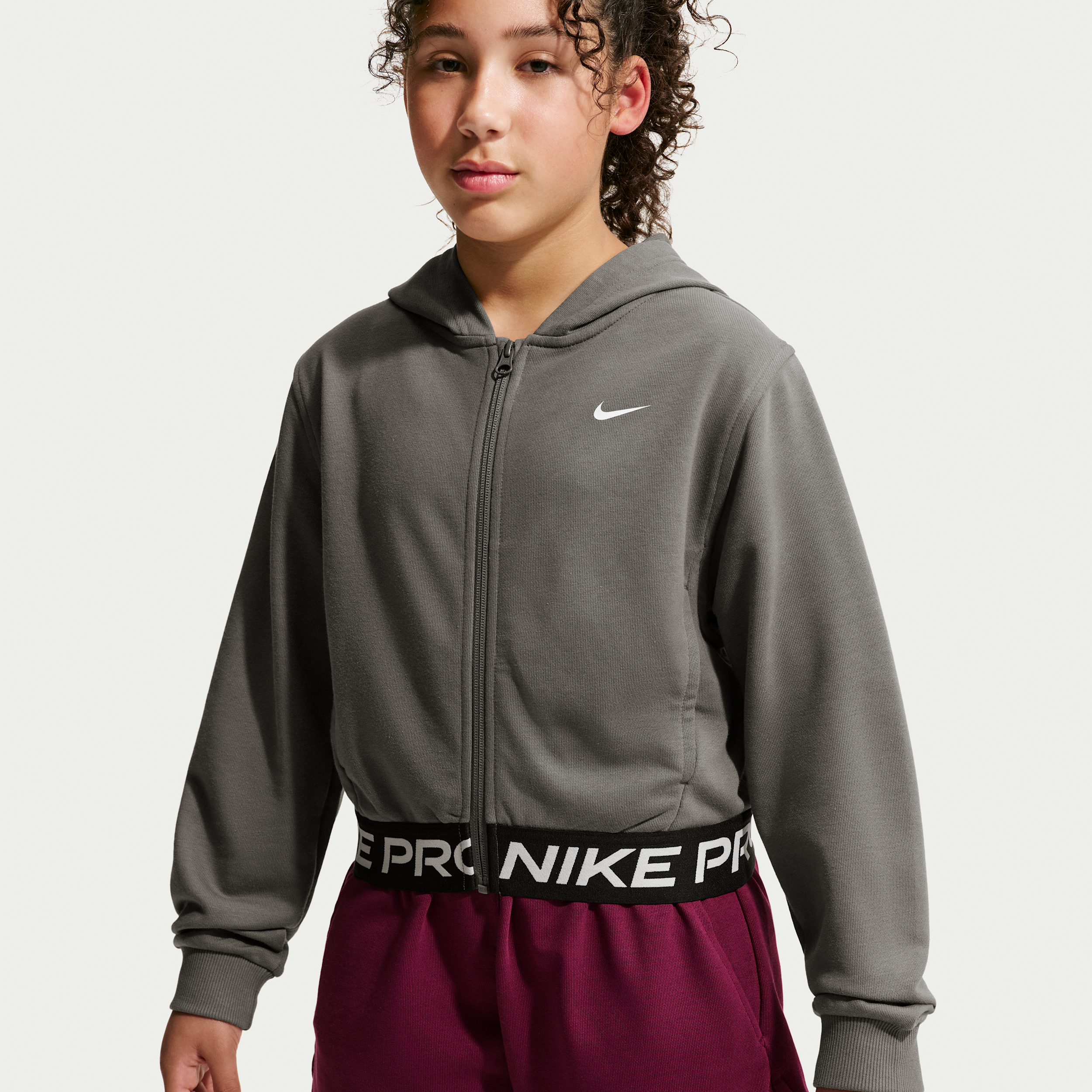 Nike Pro Fleece Dri-FIT-hættetrøje med fuld lynlås til større børn (piger) - grå