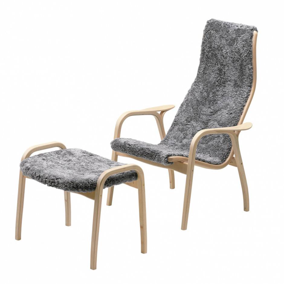 Fåtölj + Pall Lamino, Färg fårskinn Charcoal, Stomme Klarlackad bok