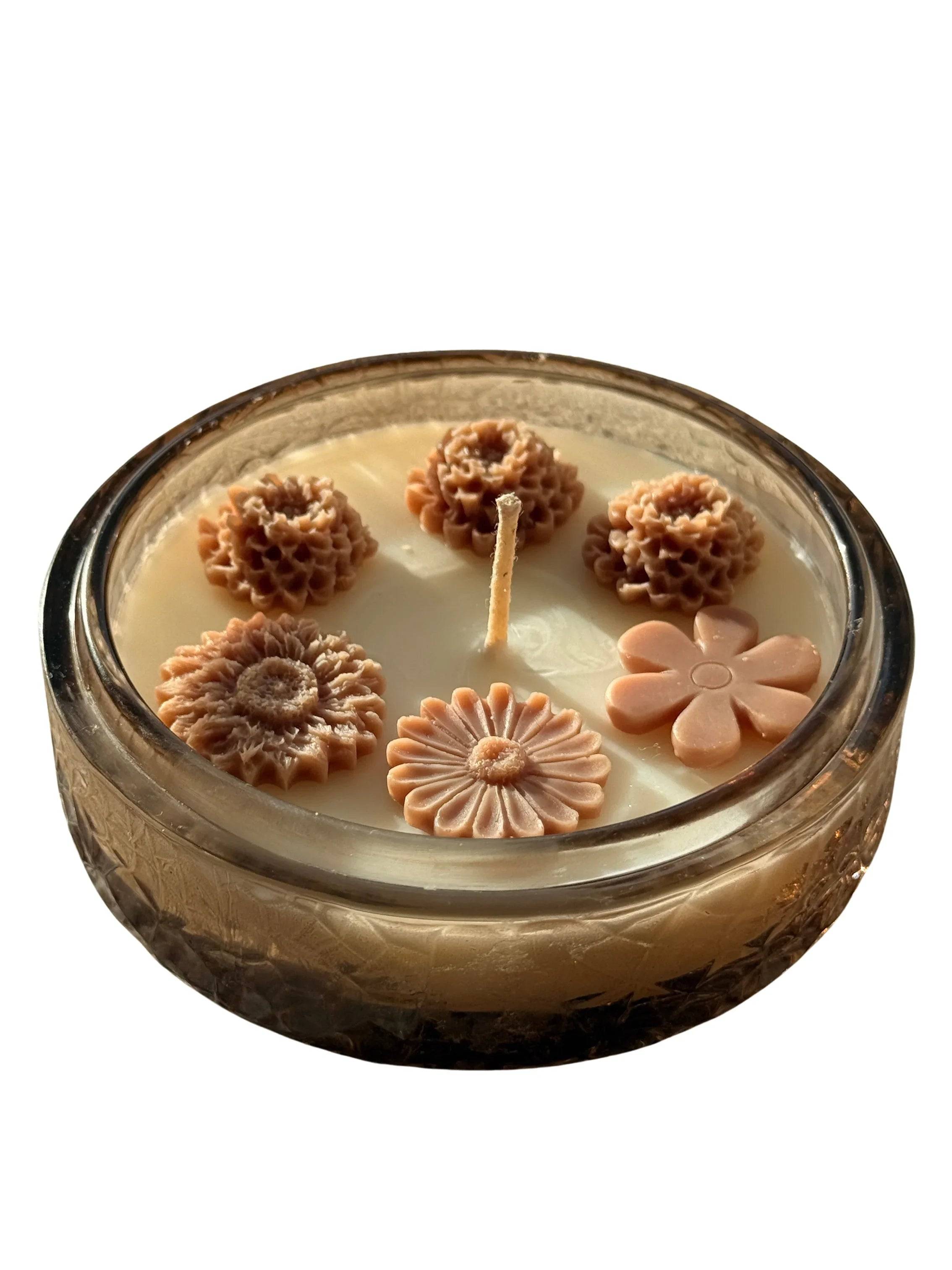 Neutral Oasis" 3D Dahlia & Daisy Amber Bowl Candle - Pure Cinnamon