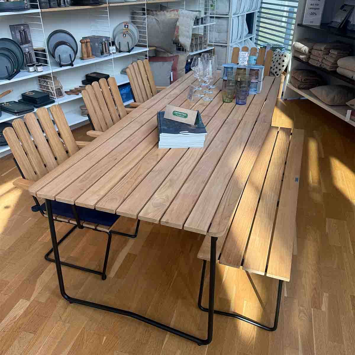 Grythyttan | Matgrupp i obehandlad teak/svart stativ | Demo