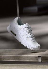 AIR MAX 90 - Sneakers - white/wolf grey