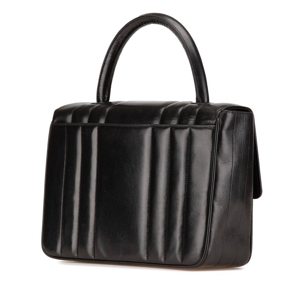 Chanel Vintage Chanel Flap Bag L 18cm x W 26cm x D 8cm - Chanel Vintage hos Magasin.