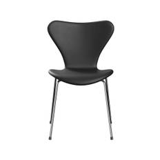 3107 stol, fuldpolstret Essential læder sort/krom stel af Arne Jacobsen