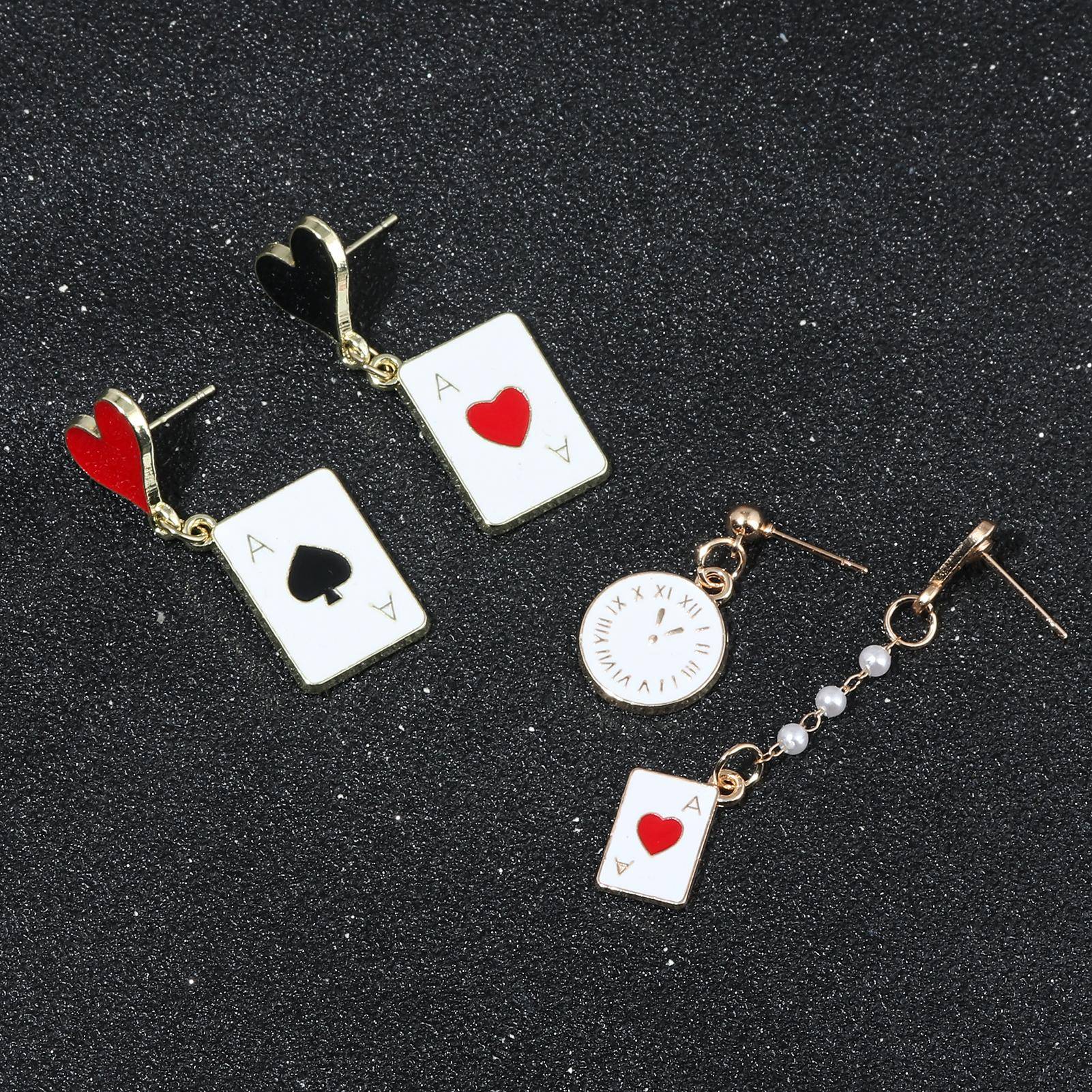 Alice i Underlandet Spelkortsörhängen Dam Rolig Klocka Poker Kort Hängande Örhängen Hjärter och Spader Spelkortsörhängen black