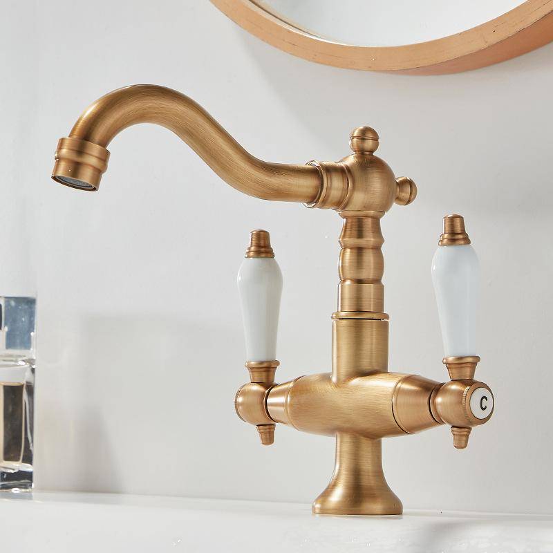 Tvättställsblandare i antik mässing Badrumsblandare Industriell stil Enkelhål Dubbelgrepp Modern Vattenblandare 85537