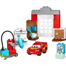 McQueens besök i Docs garage