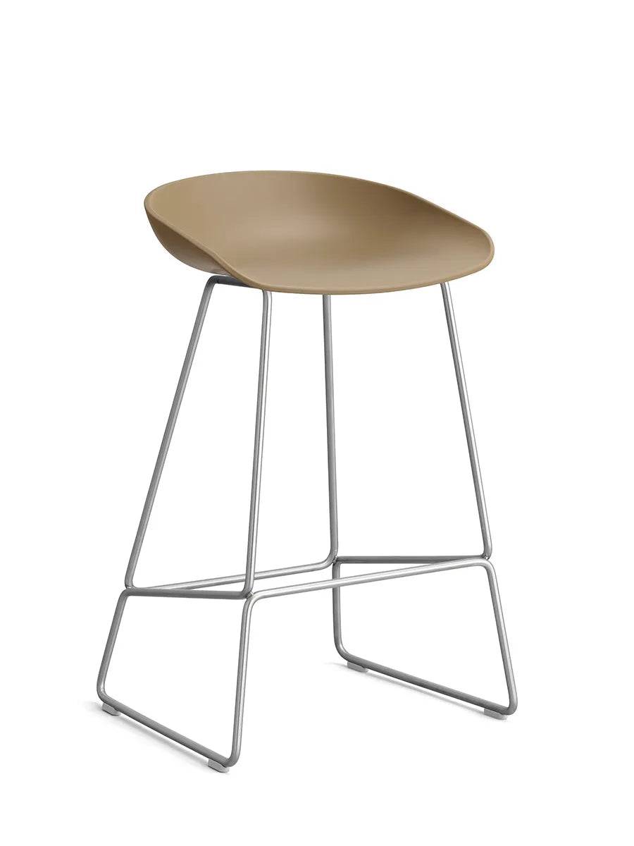 About a Stool AAS38 fra Hay Lav - B 47 x D 45 x H 65-76 cm / Clay / Rustfrit stål - Jacobsen Plus