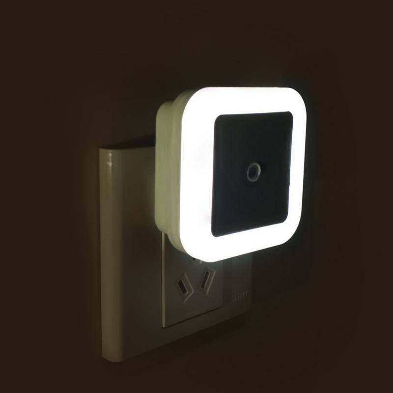 Led nattlampa i kontakt med sensorkontroll babylampa 220v eu-kontakt vägguttag ljus färger skickas slumpmässigt
