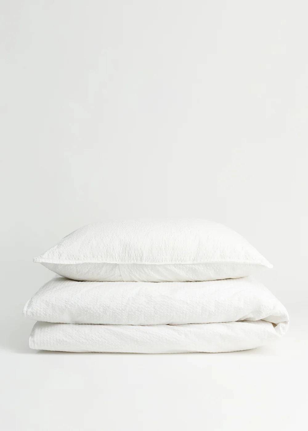 Seersucker Duvet Set in White - 140x200