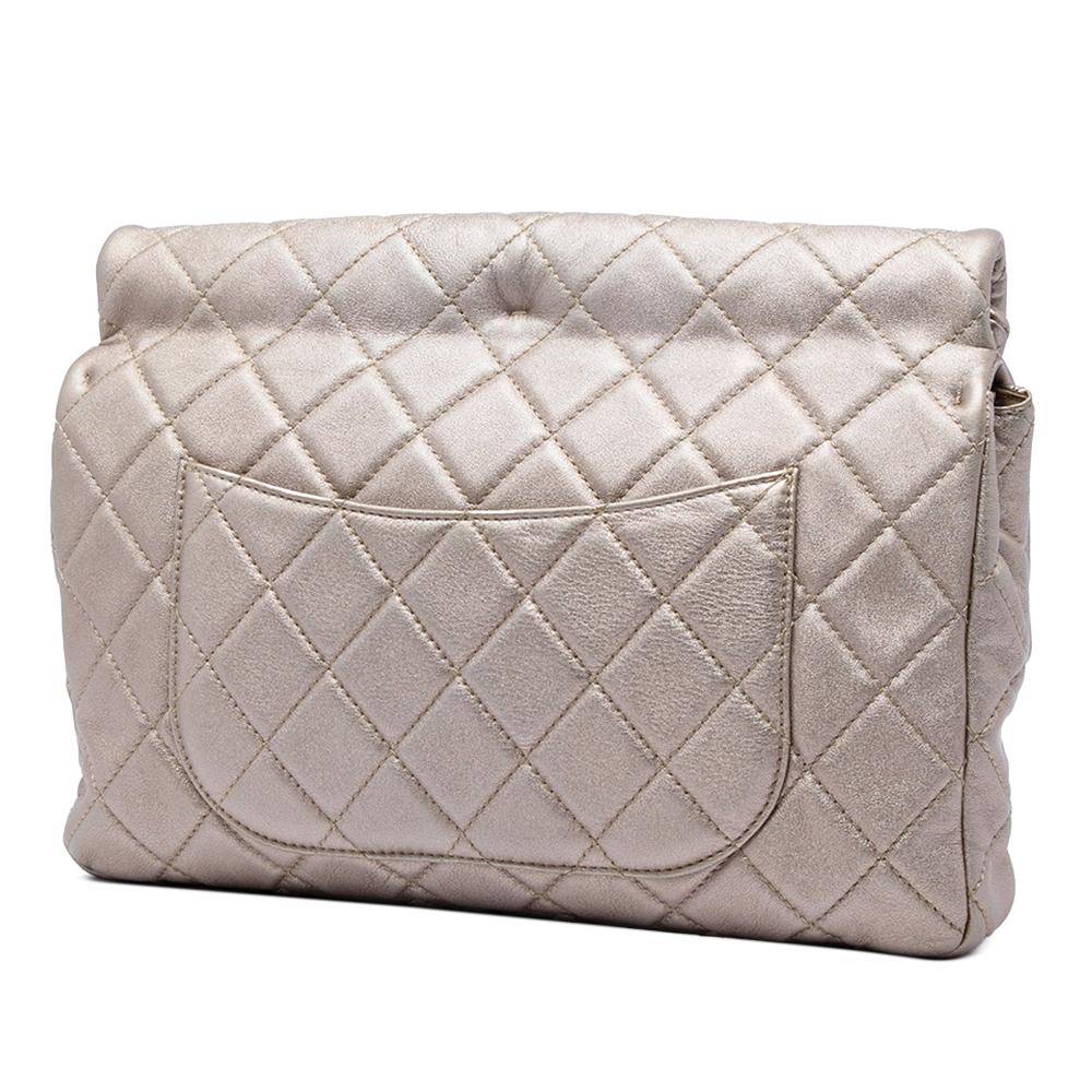 Chanel Vintage Chanel Flap Bag L 27cm x W 33cm x D 5cm - Chanel Vintage hos Magasin.