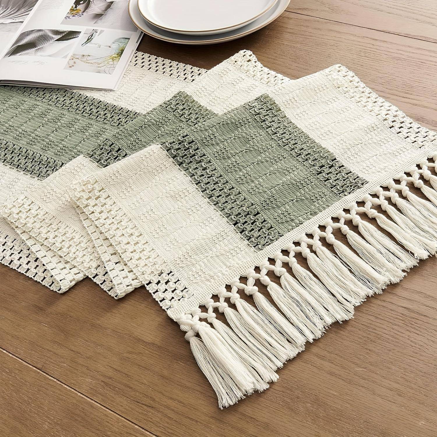 1 st Bohemisk Makramé Polyester Bordslöpare med tofsar, Lantlig Stil Heminredning, Rustik Bröllopsdusch och Matsalsdekor - Salviagrön Bordslöpare