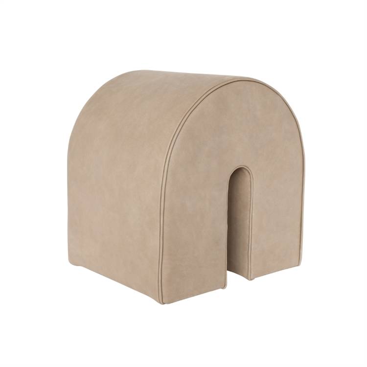 Kristina Dam Studio Böjd sittpuff Light Brown