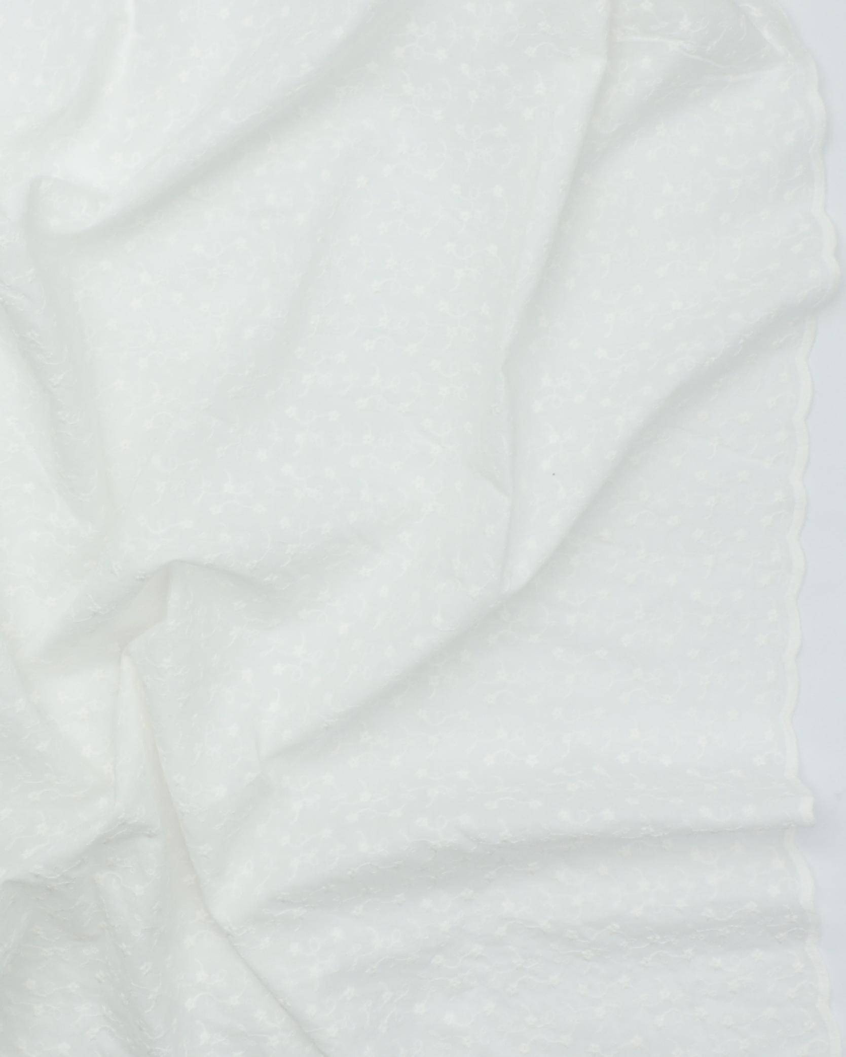 Offwhite med småt mønster - Broderie Anglaise - 100% Bomuld
