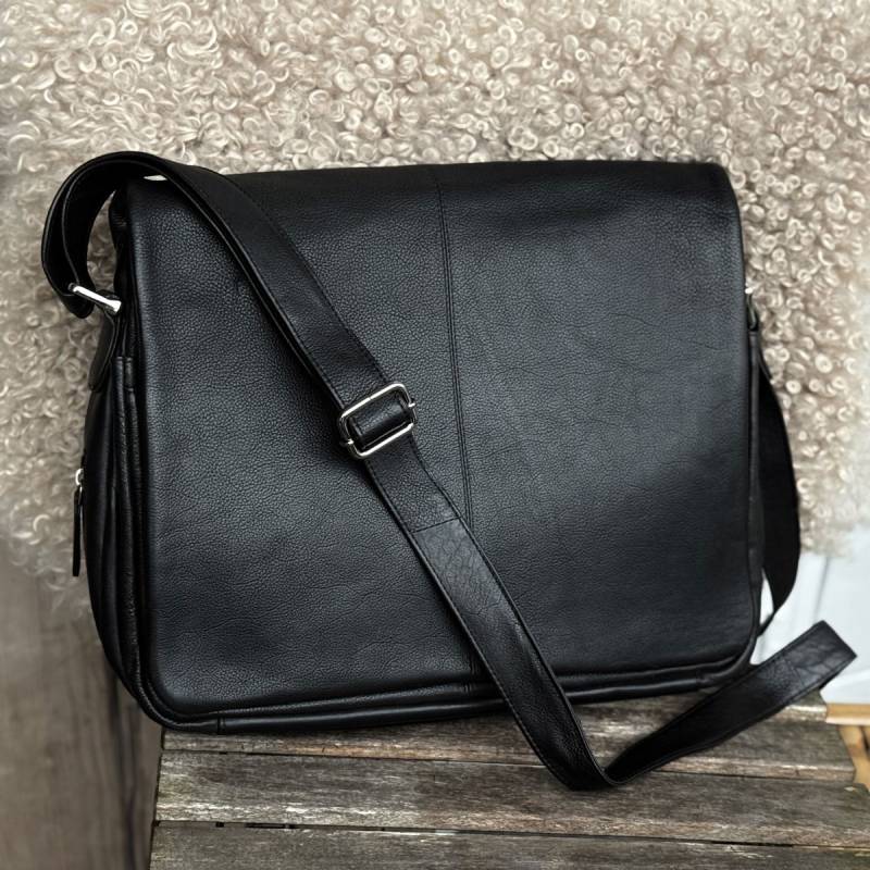 Voyage arbejdstaske m.klap - Sort kalveskind - Unisex - Freja skind