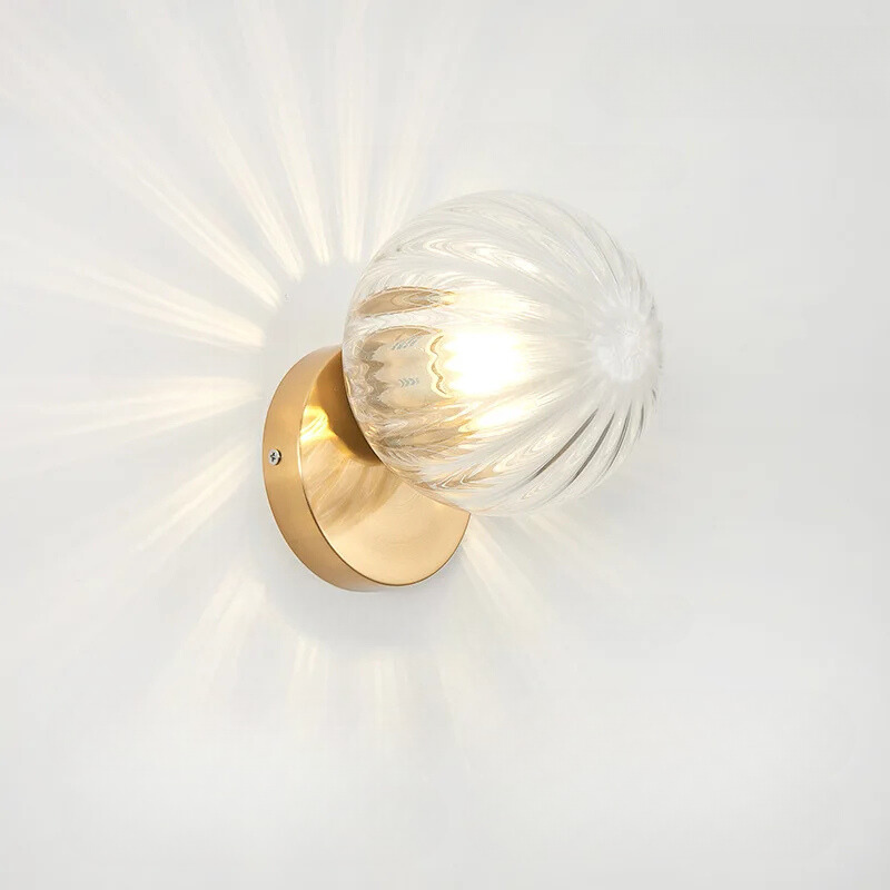 LuxeGlow - Stilig Guldvägglampa med Glaskula - Guld 3