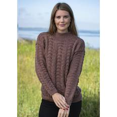 1761 Damesweater med Hulmønster DOWNLOAD OPSKRIFTEN HER Sweater strikket i Mayflower Easy Care Big. Se alle dameopskrifter fra Mayflower her. .