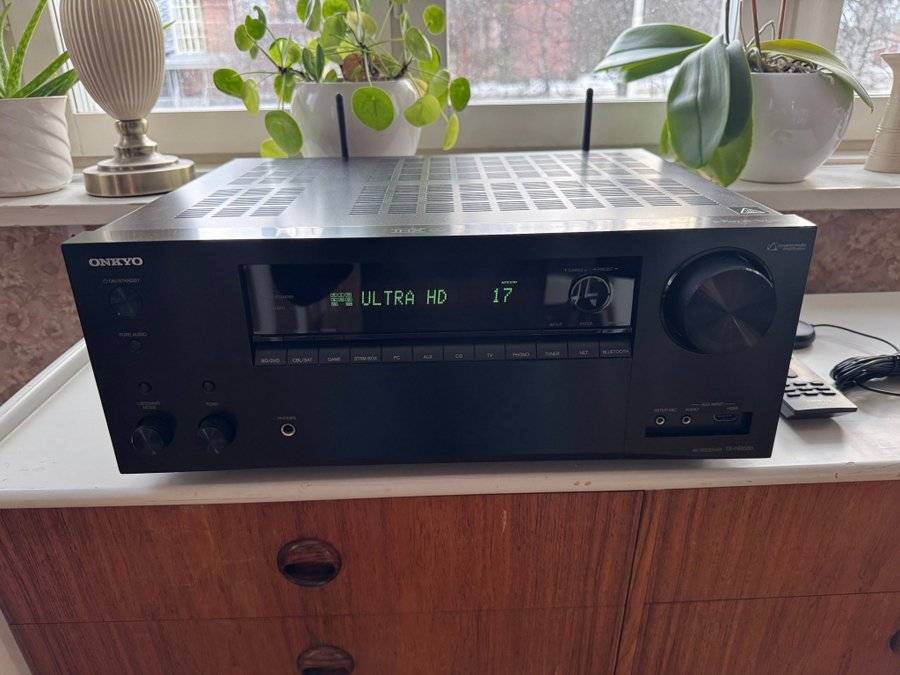 Onkyo TX-NR686- Atmos/DTS X - 4K Ultra HD