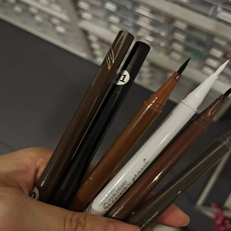 2pcs White Eyeliner Pen Quickly Liquid Eyeliner, Eyeliner Pen, Easy To Apply, Liquid Eyeliner Pen For Ladies