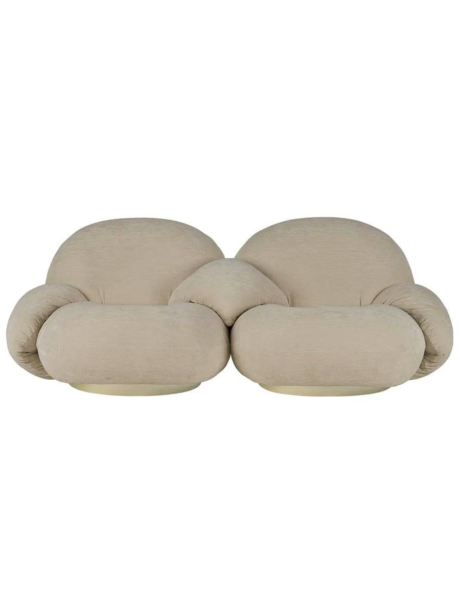 Pacha Sofa 2-seater w. Armrests and Middle fra GUBI Prisgruppe 2 / Pearl Gold - Jacobsen Plus