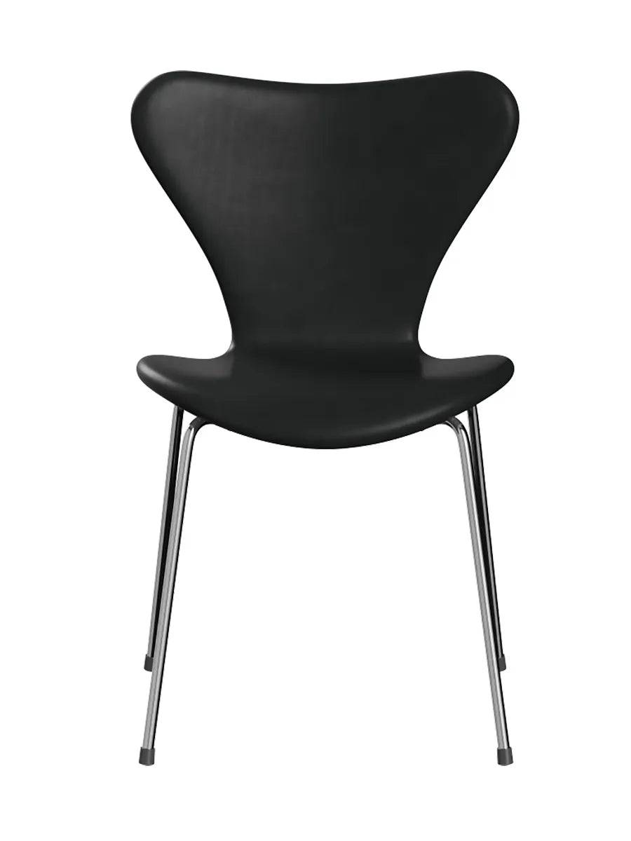 3107 Serie 7, fuldpolstret af Arne Jacobsen Grace læder / Sort - Jacobsen Plus