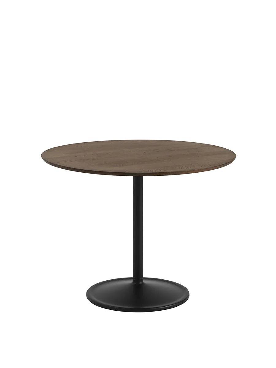 Soft Table, Ø95 fra Muuto Dark Oiled Oak - Jacobsen Plus