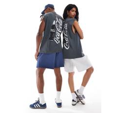 ASOS DESIGN - Unisex - Oversized overdel med licenseret 'Coca-Cola'-logo i vasket grå