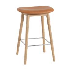 Muuto - Fiber Bar Stool Wood Base 65 cm Refine Leather Cognac/Oak - Barstole og bartaburetter - Iskos-Berlin - Brun - Træ/Syntetisk