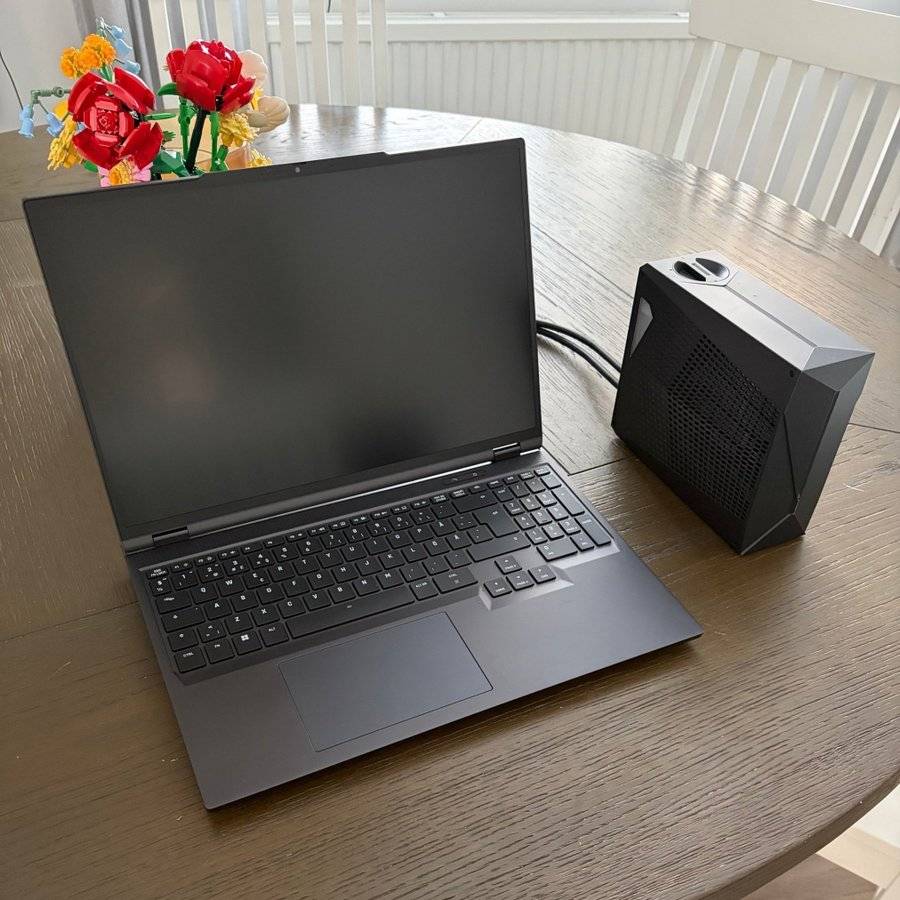 Extrem gaming laptop XMG Neo 16 (E24) RTX 4090 ingår vattenkylare