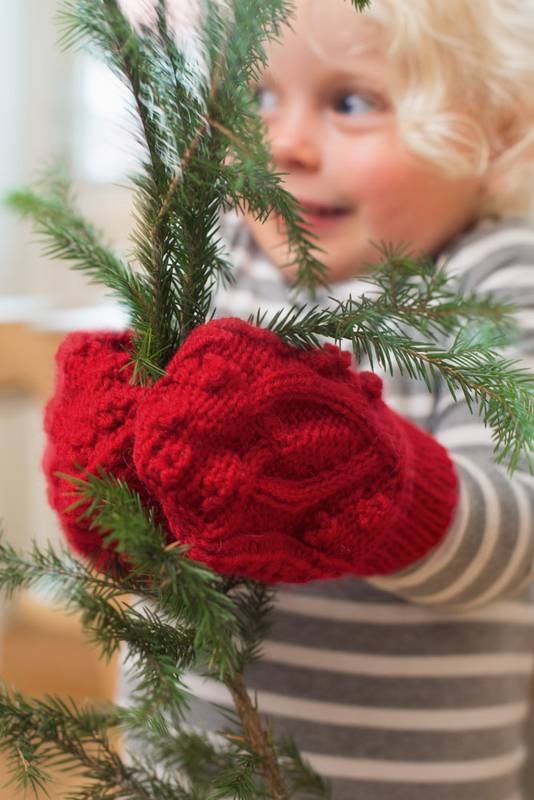 DG333-08 Hjertevarme Vanter DOWNLOAD OPSKRIFTEN HER Strikkede vanter i Dale Natural Lanolin Wool. Str. 4-10 år + dame. Sprog: Norsk Pinde og tilbehør lægges i kurven separat. Se alle opskrifter fra Du Store Alpakka her. ..