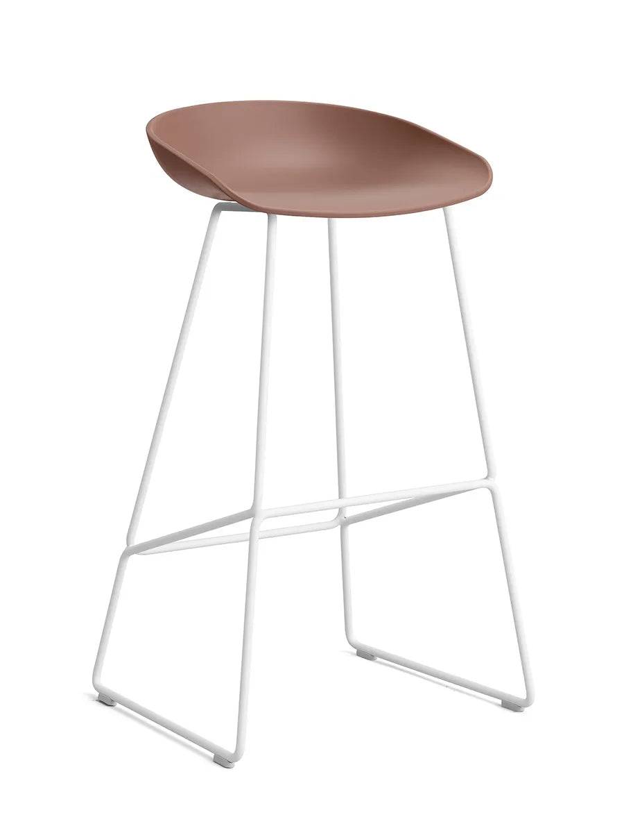 About a Stool AAS38 fra Hay Høj - B 50 x D 48 x H 75-86 cm / Soft Brick / Hvid pulverlakeret stål - Jacobsen Plus