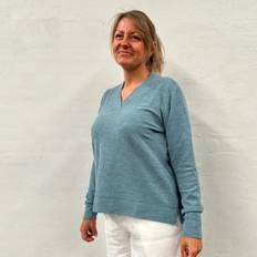 4067 Sweater V-neck LS, by basics