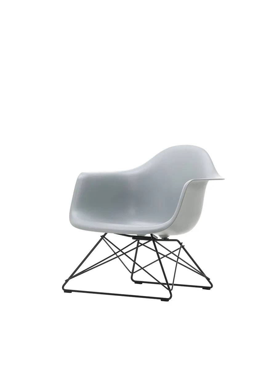 Eames Plastic Armchair LAR, sortlakeret fra Vitra Light grey - Jacobsen Plus