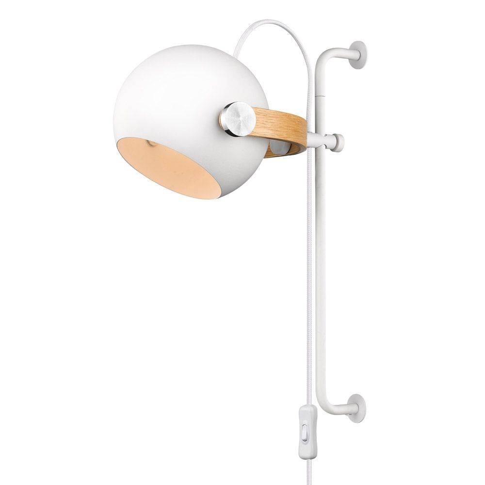Halo Design D.C Væglampe Long Ø18 White/Oak – Moderne dansk design til væggen.