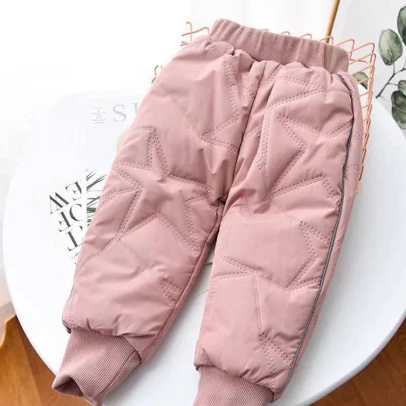 SnowPants – Tjock & bekväm – Skidbyxor för barn Rosa / 120 (4–6 år) | Pedagogiska Träleksaker