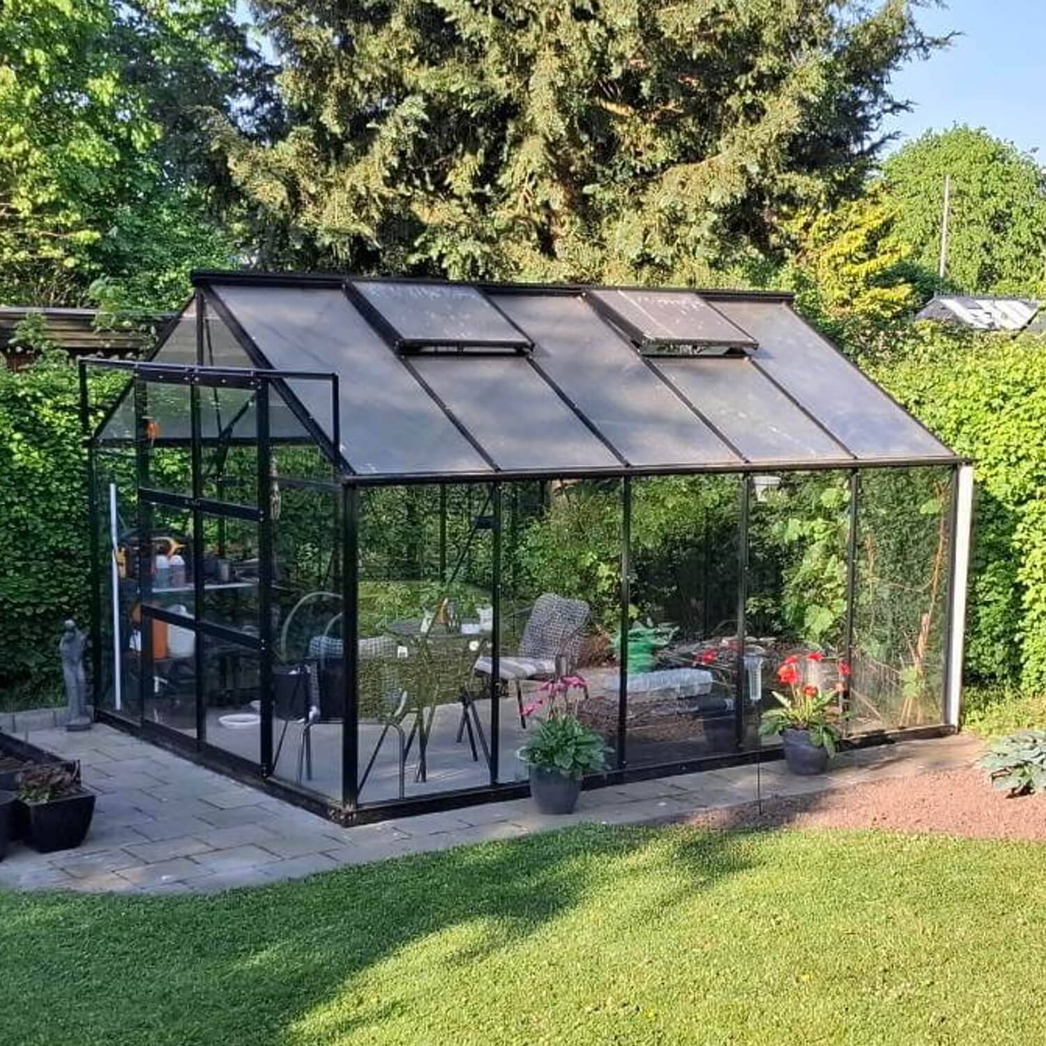 Drivhus Solid 10.5 M² - Ral 6009 army grøn / Sider: 4mm hærdet glas. tag: 6mm poly / Malet sokkel
